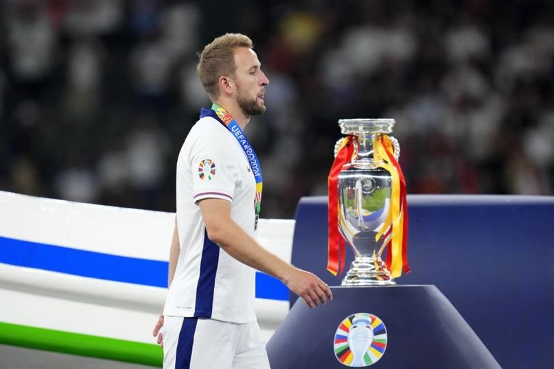 Striker Inggris Harry Kane gagal menangkan trofi Euro 2024. 