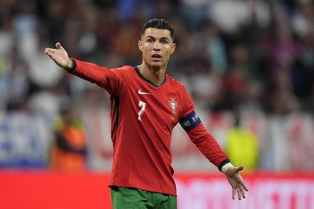 Gestur Cristiano Ronaldo dalam laga Portugal vs Slovenia di babak 16 besar Euro 2024, Selasa (2/7/2024)